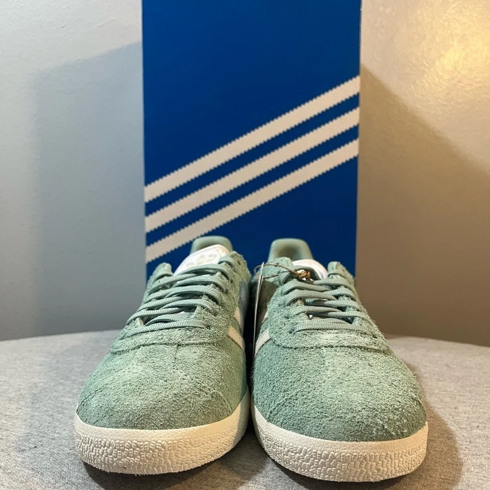Adidas Classic Gazelle Suede Sneaker Hazy Green Women's Shoe Size 7 IG4393 - Picture 2 of 12